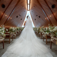 チャペルとウェディングドレス