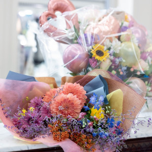 新郎からのサプライズ花束|774302さんのベイサイド迎賓館（神戸）/テイクアンドギヴ・ニーズウェディングの写真(2553409)