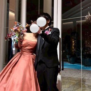 お色直し後のガーデン撮影|774302さんのベイサイド迎賓館(神戸)/テイクアンドギヴ・ニーズウェディングの写真(2553440)