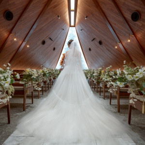 チャペルとウェディングドレス|774302さんのベイサイド迎賓館(神戸)/テイクアンドギヴ・ニーズウェディングの写真(2553404)