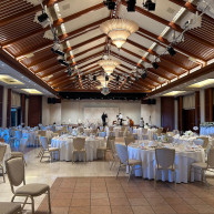 天井も高くまわりに海がみえてすごく素敵です