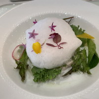 サラダも彩綺麗です。