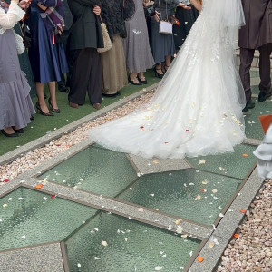 ガーデンでのフラワーシャワーが大正解＊|774318さんのルーデンス立川ウエディングガーデンの写真(2555221)