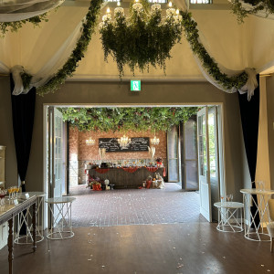 ガーデンセレモニーの会場は季節により装飾が変わります。|774362さんの宮の森フランセス教会の写真(2553810)