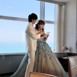 手紙を読んでいるところです