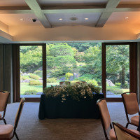 高砂の後ろに緑が広がります