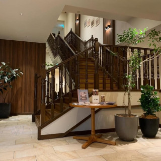 入ってすぐのソファーからの景色