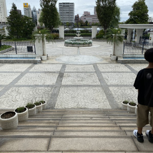 挙式後降りる階段|774452さんのハーバーパークアヴェニュー ブレストンの写真(2554525)