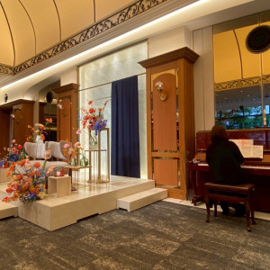 ピアノが置いてあり演奏リクエストができる|774473さんのアーフェリーク白金/テイクアンドギヴ・ニーズウェディングの写真(2555864)