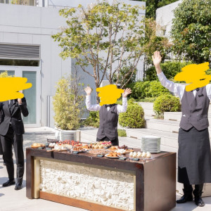 ガーデンでのデザートビュッフェ|774476さんのアルモニーソルーナ表参道/テイクアンドギヴ・ニーズウェディングの写真(2562896)