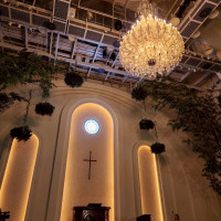 高い天井と素敵なシャンデリア