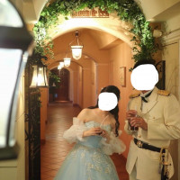 披露宴会場に続く廊下、ナチュラルでガーデンな雰囲気が素敵