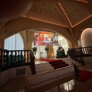 新婦入場前に動画を流してくれます。|774505さんのアルタビスタガーデンの写真(2554870)