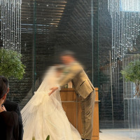 水が流れるチャペル
外では滝の音が聞こえます