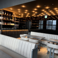 オレンジの照明がおしゃれです。