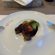 メインのお肉です。肉厚でした。