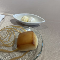 温かいパンに自家製のバターをつけて頂き、美味しかったです。