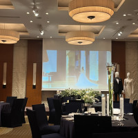 一階の披露宴会場です。
小さいほうなのですが広さがあります