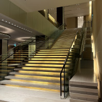 長階段で撮影すると、ドレスが映えますね