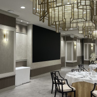 シンプルな披露宴会場にも大きなスクリーンが。