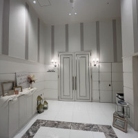 パリという披露宴会場前です