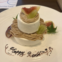 まさかの、ウエディングケーキミニバージョン頂きました。
