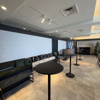 控室では外の景色がよく見え、広さもあって、良いおもてなしに。