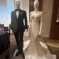 人気のドレス、タキシードだそうです。