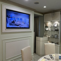 披露宴には小さめのテレビモニターがありました。