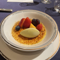 クリームブリュレとフルーツ、ピスタチオのジェラート