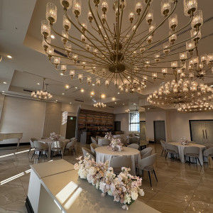 景色が綺麗な方の披露宴会場。新郎新婦から見た全体図です|774735さんのOPERAHOUSE 東京の写真(2610355)