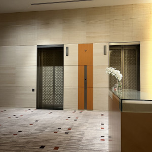 ブライダルサロン専用のエレベーター|774735さんのコンラッド東京の写真(2593721)