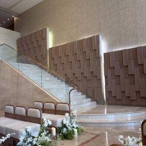 階段が透明になっているので、ドレスが映えるとのアドバイス|774735さんのOPERAHOUSE 東京の写真(2610369)