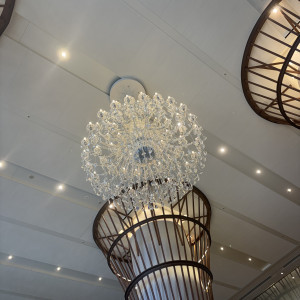 チャペルの大きなシャンデリア|774735さんのOPERAHOUSE 東京の写真(2610366)