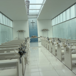 白と青色基調のチャペルです|774737さんの神戸メリケンパークオリエンタルホテルの写真(2555659)