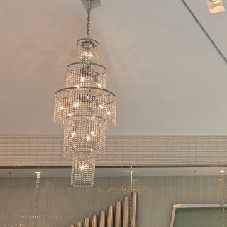 チャペルのシャンデリアです