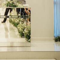 チャペル正面真ん中のミラー