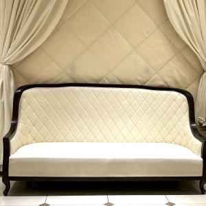 披露宴会場内のソファ|774743さんのアンジェリオン オ プラザ 東京（Angelion au plaza TOKYO）の写真(2565744)