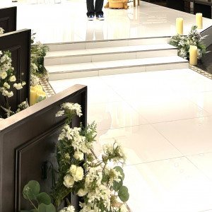 チャペルの装花|774743さんのアンジェリオン オ プラザ 東京（Angelion au plaza TOKYO）の写真(2565733)