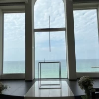 水平線が映えるチャペル