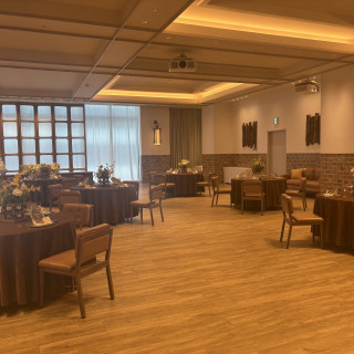 落ち着いた雰囲気の披露宴会場