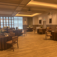 落ち着いた雰囲気の披露宴会場