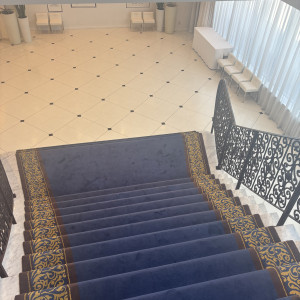 ウェディングドレスが映える大階段|774818さんのアルマリアン 福岡（ALMALIEN FUKUOKA）の写真(2556527)