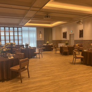 落ち着いた雰囲気の披露宴会場|774818さんのアルマリアン 福岡（ALMALIEN FUKUOKA）の写真(2556521)