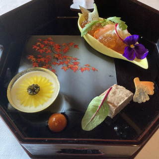 前菜は見た目も鮮やかで、大満足