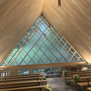 天井が高くウッディで素敵なチャペルでした