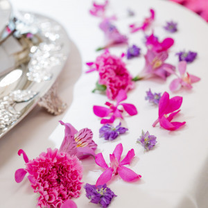 卓上花 机の上に散らしました|774942さんの名古屋東急ホテルの写真(2556774)