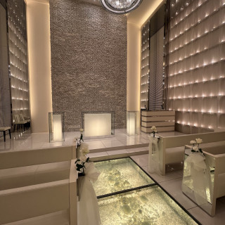 ガラス張りのチャペルが素敵です