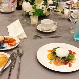 ゲストテーブルの花