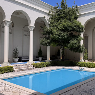 ヴィクトリアハウスのプライベートプールです。